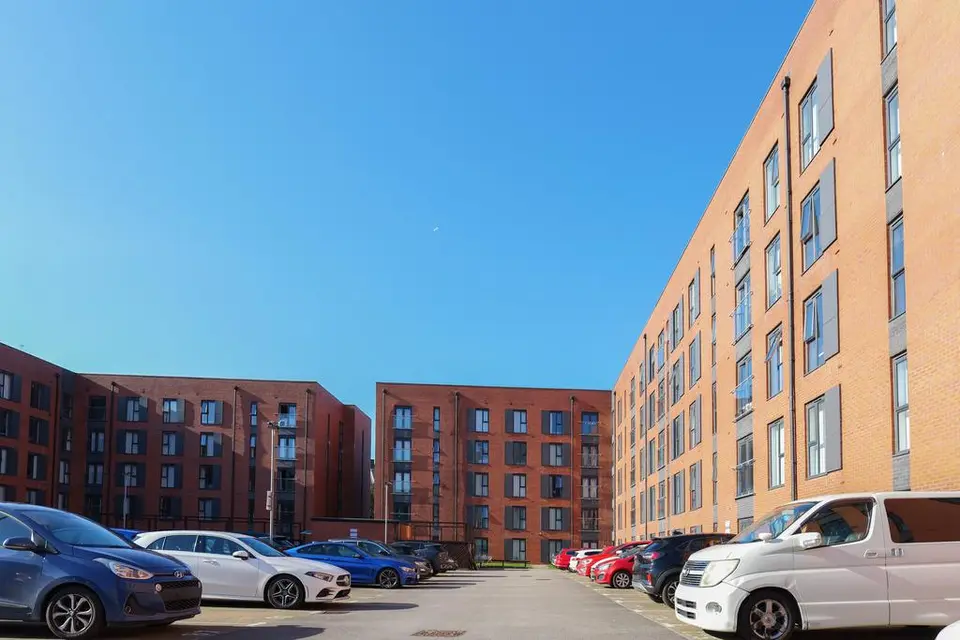 3 bedroom flat for sale