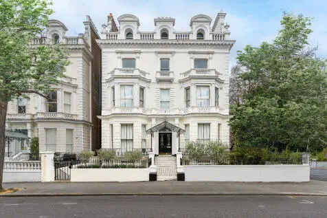10 bedroom House for sale