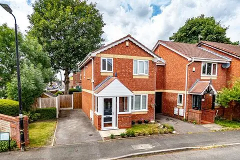 3 bedroom link detached house for sale