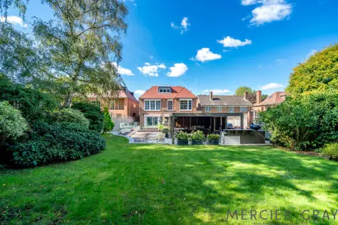 6 bedroom House for sale
