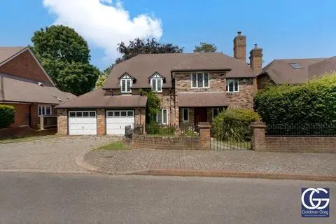 5 bedroom detached house to rent
