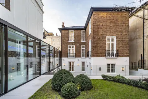 6 bedroom Detached for sale