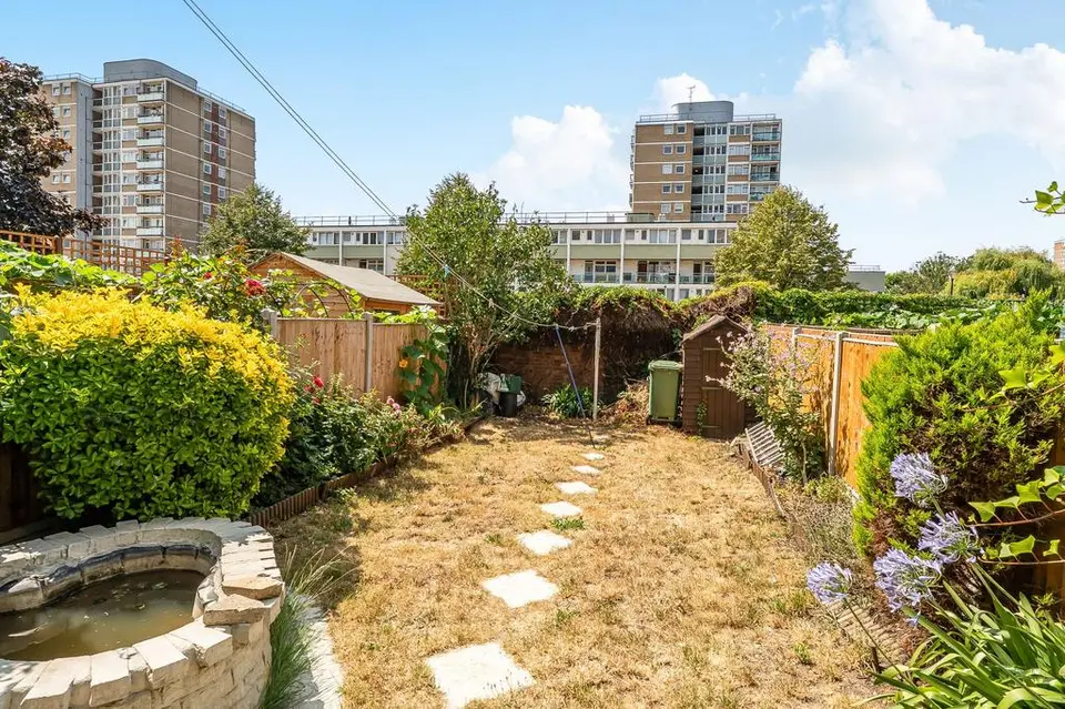 3 bedroom maisonette for sale