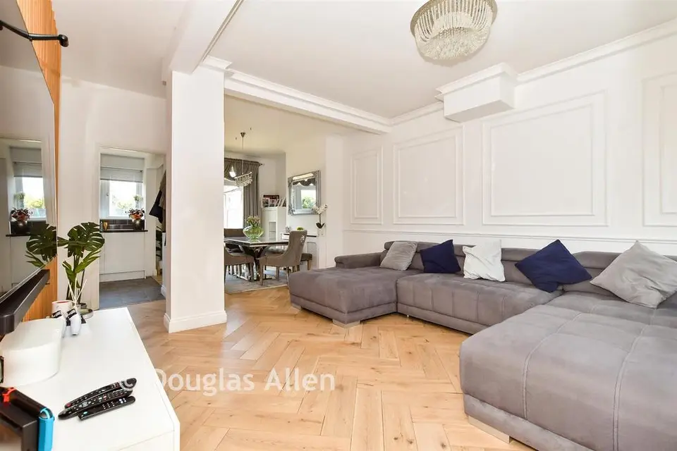 4 bedroom end of terrace house for sale