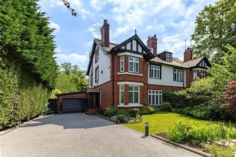 5 bedroom semi-detached house for sale