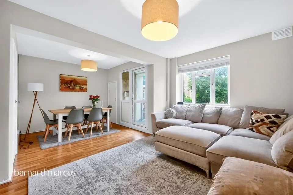 3 bedroom flat for sale