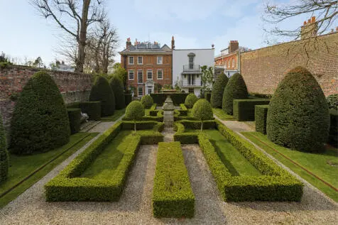 9 bedroom House for sale