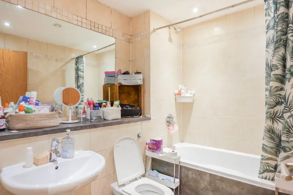 2 bedroom flat for sale
