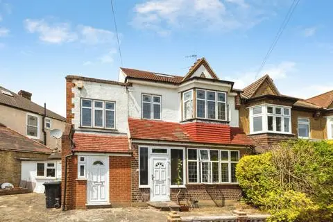 5 bedroom end of terrace house for sale