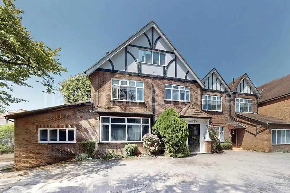 2 bedroom flat for sale