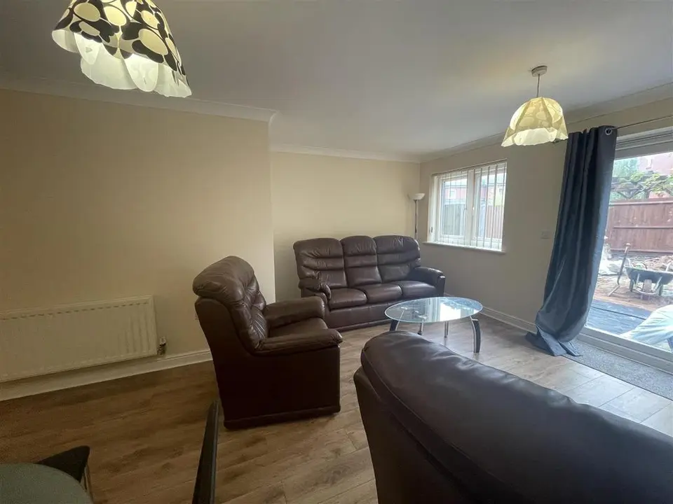 3 bedroom semi-detached house to rent