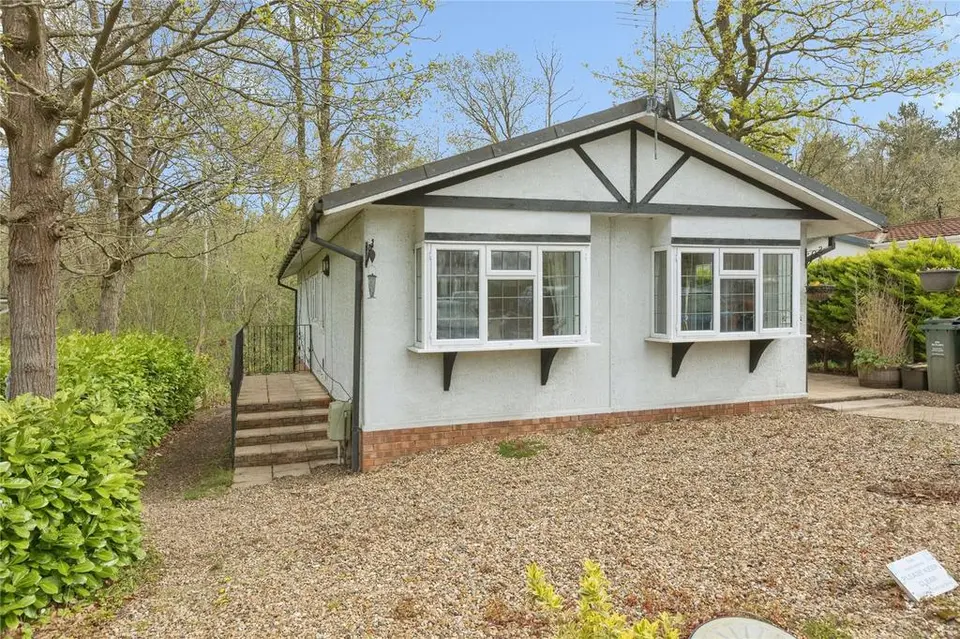2 bedroom detached house for sale