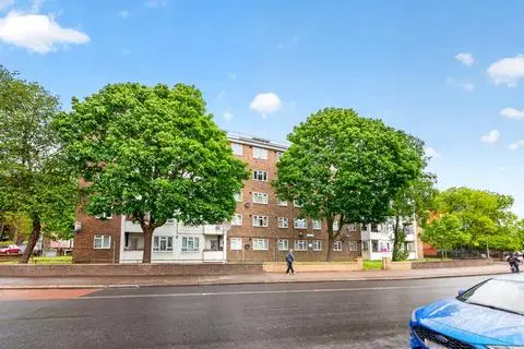 3 bedroom flat for sale