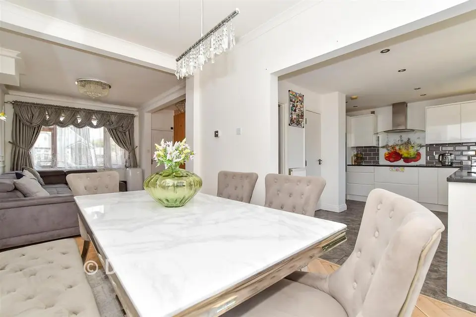 4 bedroom end of terrace house for sale