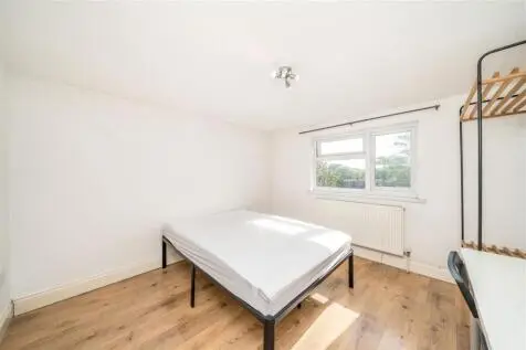 3 bedroom Flat to rent