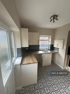 3 bedroom semi-detached house to rent