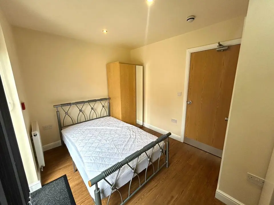 4 bedroom house share to rent