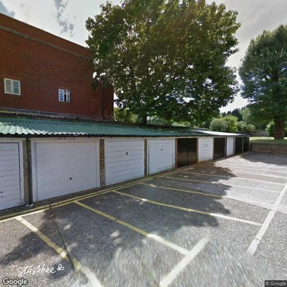 Garage to rent