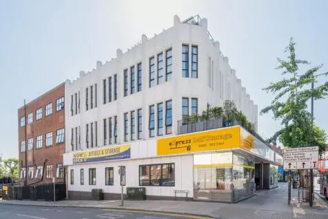 4 bedroom Flat to rent