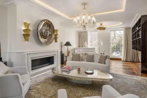 5 bedroom Town House for sale
