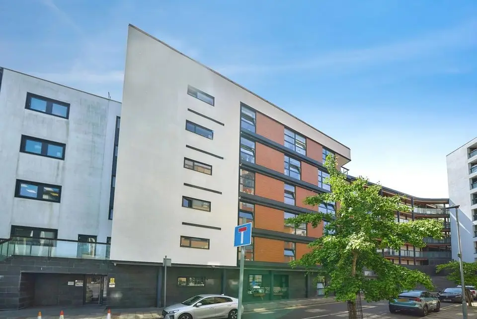 2 bedroom flat for sale