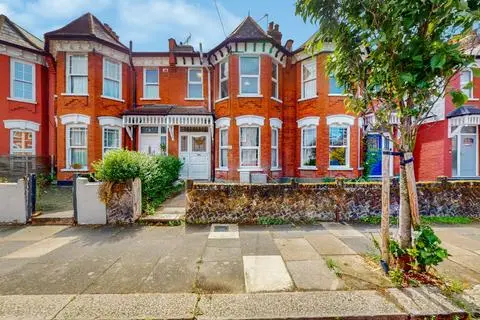 4 bedroom terraced house to rent
