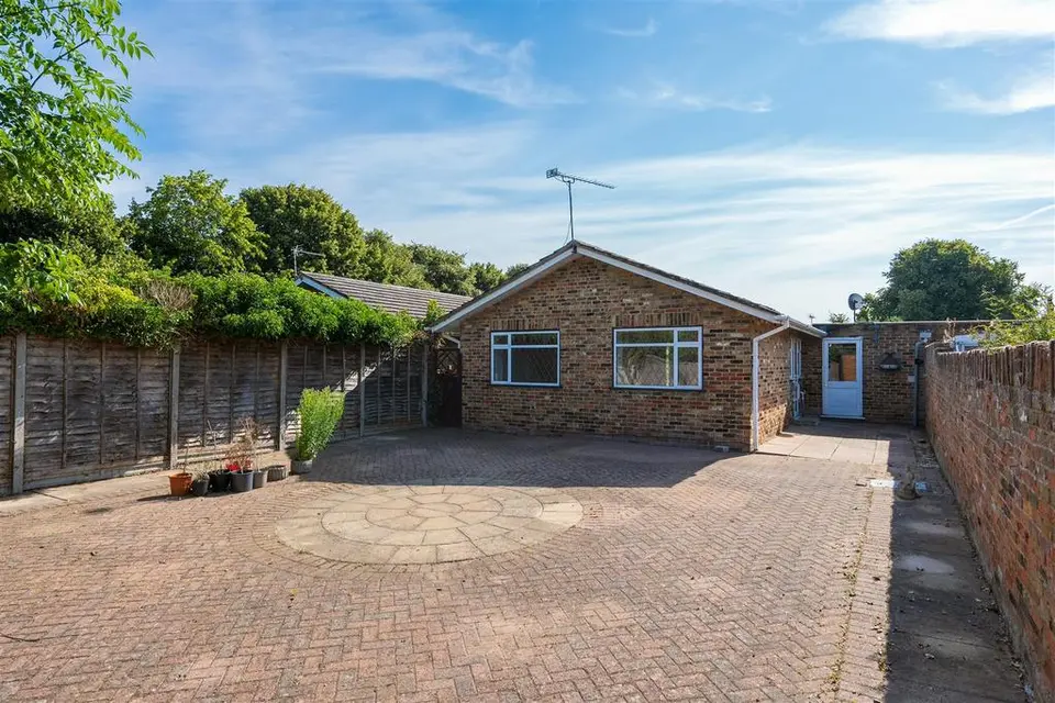 2 bedroom bungalow for sale