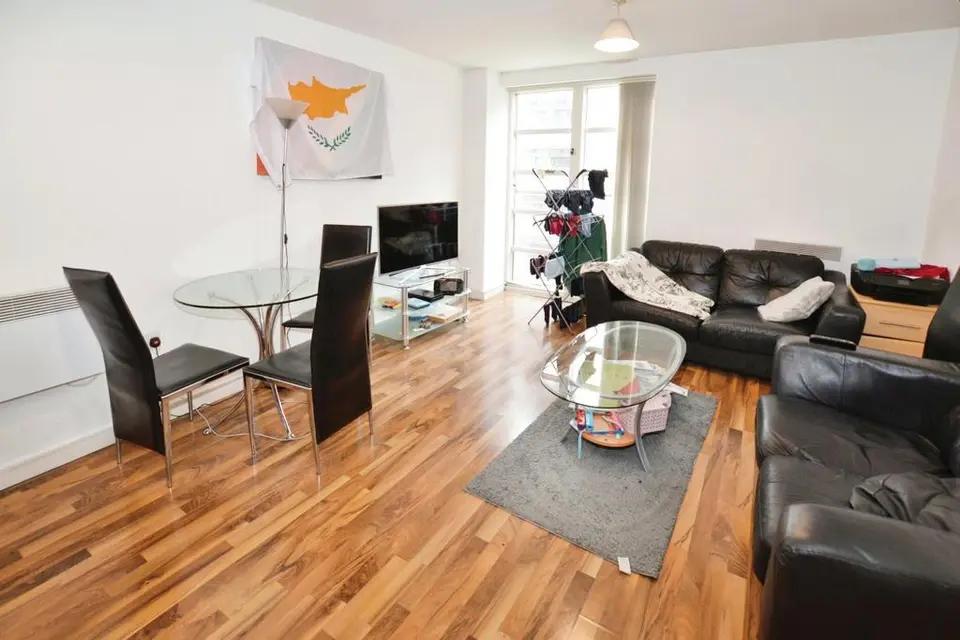 2 bedroom flat for sale