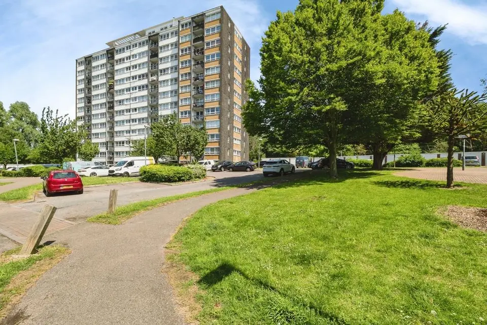 2 bedroom flat for sale