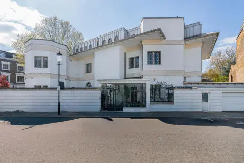 8 bedroom House for sale