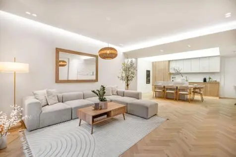 2 bedroom Flat for sale