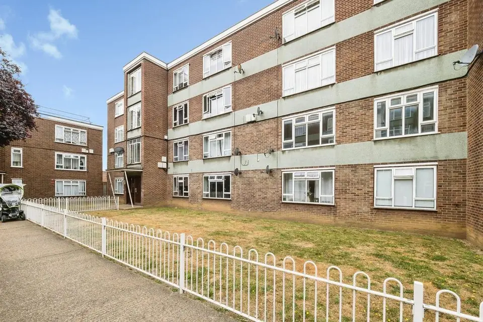 2 bedroom flat for sale