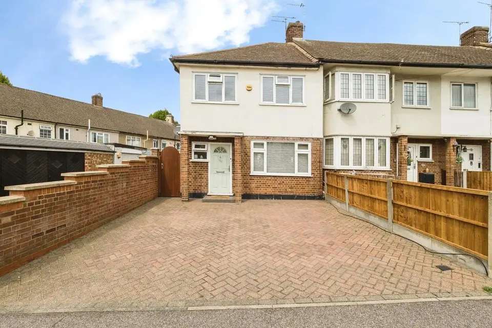3 bedroom end of terrace house for sale
