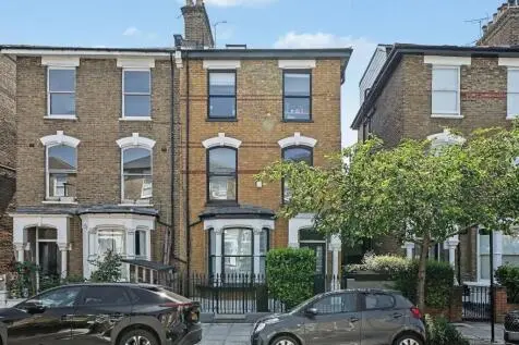 3 bedroom Flat for sale