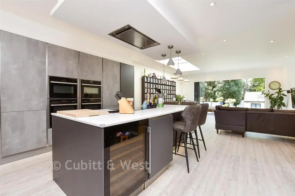4 bedroom end of terrace house for sale
