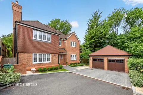 5 bedroom detached house for sale