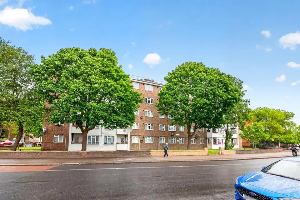 3 bedroom flat for sale