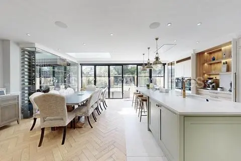 5 bedroom semi-detached house for sale