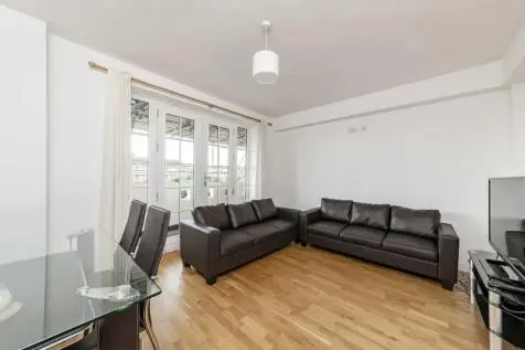4 bedroom Flat to rent