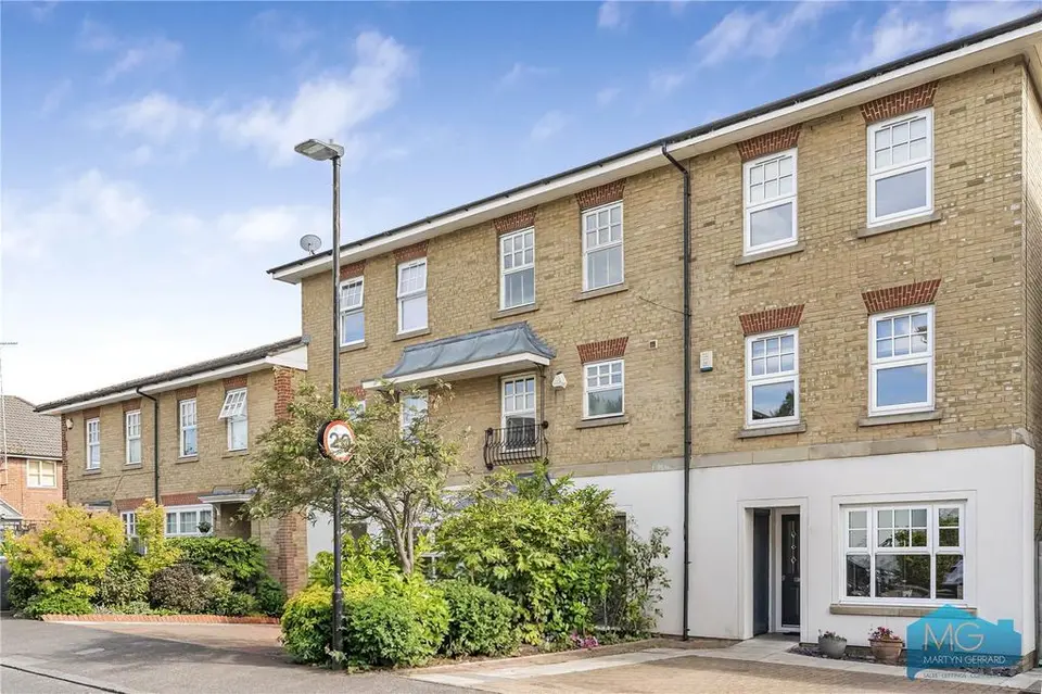 4 bedroom end of terrace house for sale