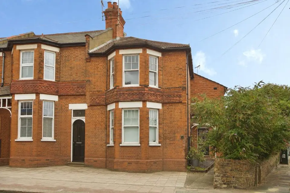 2 bedroom maisonette for sale