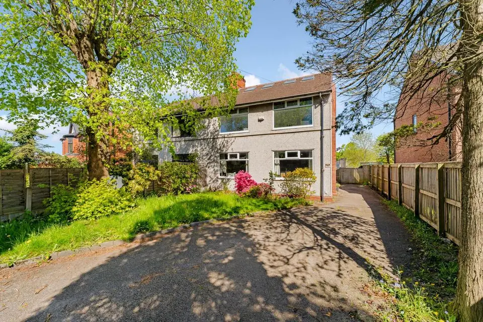 6 bedroom semi-detached house for sale