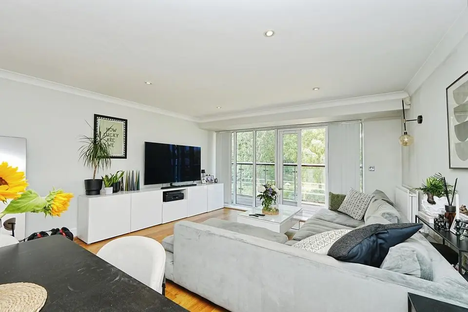 2 bedroom flat for sale