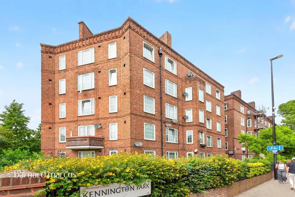 3 bedroom flat for sale