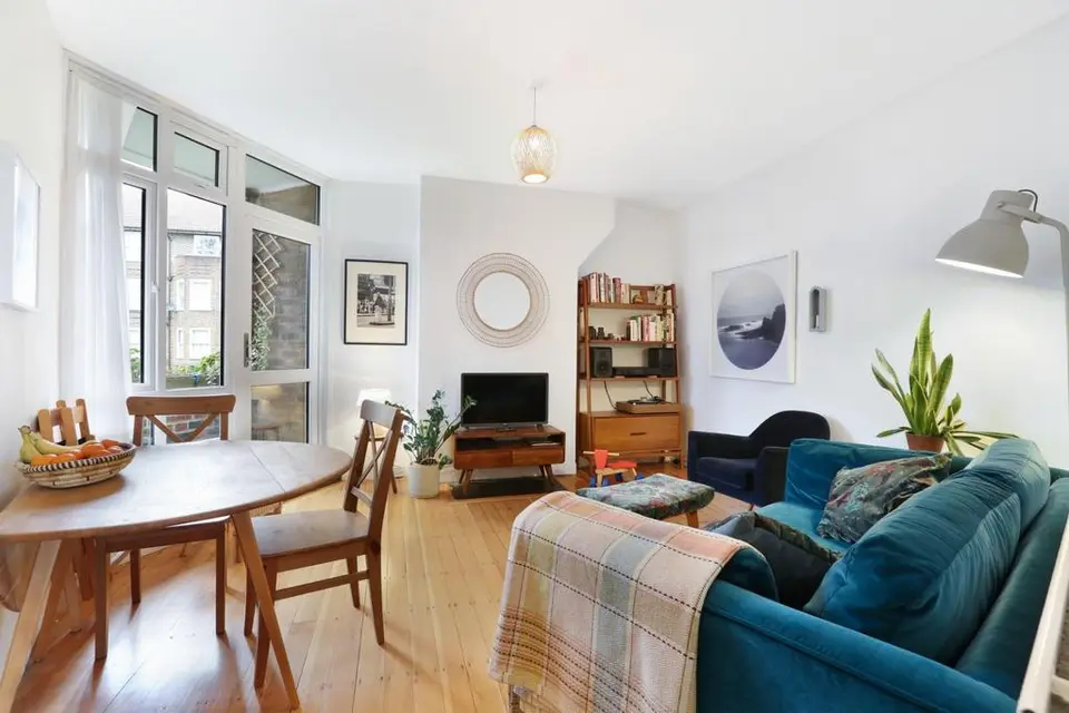 3 bedroom flat for sale