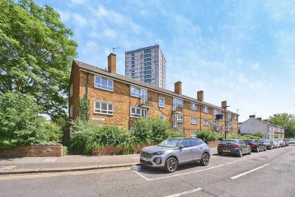 2 bedroom flat for sale